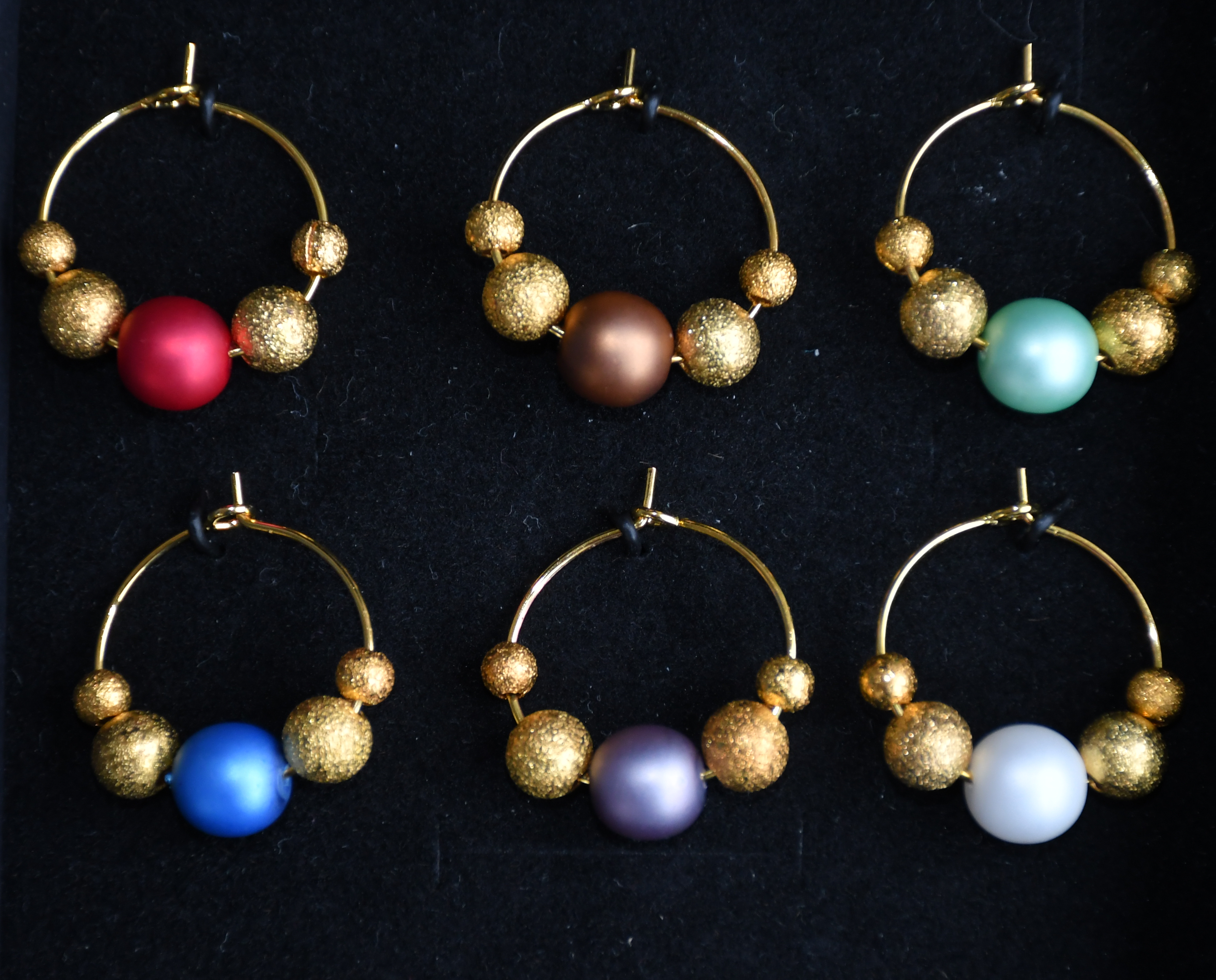 Nr 2: Satin glasperler i guld -130kr